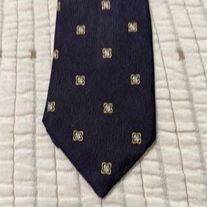 Men’s tie. Navy with yellow/gold pattern. Brooks brothers.